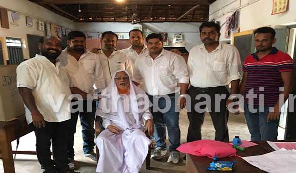 ಕರ್ನಿರೆ:  105 ವರ್ಷ ವಯಸ್ಸಿನ ಇಬ್ರಾಹಿಂ ರಿಂದ ಮತದಾನ