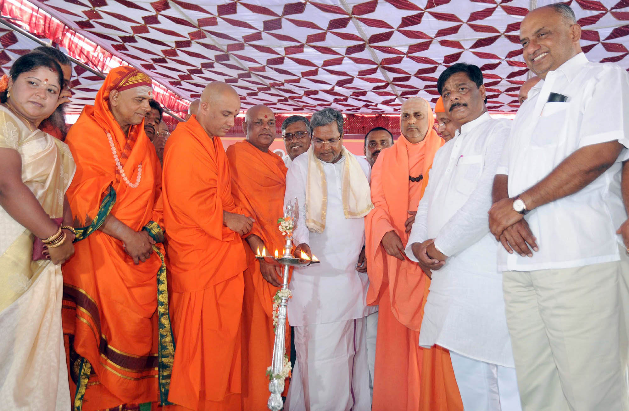 ದೇವರನ್ನು ನಂಬುತ್ತೇನೆ, ವೌಢ್ಯವನ್ನಲ್ಲ: ಸಿದ್ದರಾಮಯ್ಯ