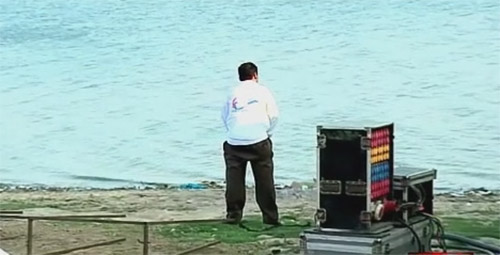 ಕ್ಲೀನ್ ಗಂಗಾ ಟೀ ಶರ್ಟ್ ಹಾಕಿಕೊಂಡು ತ್ರಿವೇಣಿ ಸಂಗಮದಲ್ಲೇ ಮೂತ್ರ ಮಾಡಿದ ಹೆಚ್ಚುವರಿ ಜಿಲ್ಲಾಧಿಕಾರಿ