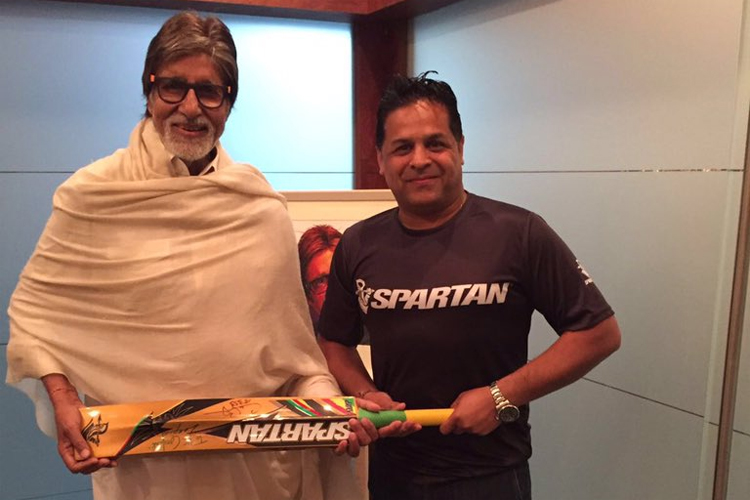 ಅಮಿತಾಭ್ ಬಚ್ಚನ್‌ಗೆ ಗೇಲ್‌ರಿಂದ  ಬ್ಯಾಟ್ ಉಡುಗೊರೆ