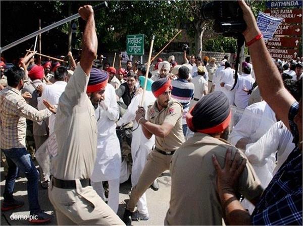 ಪಂಜಾಬ್‌ನ ಬಟಾಲದಲ್ಲಿ ಕೇಜ್ರಿವಾಲ್ ವಿರುದ್ಧ ಬಿಜೆಪಿ ಪ್ರತಿಭಟನೆ: ಲಾಟಿಚಾರ್ಜ್