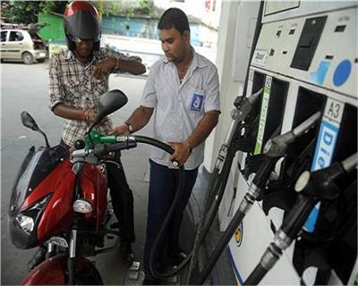 ದ್ವಿಚಕ್ರ ವಾಹನ ಚಾಲಕರೇ, ಹೆಲ್ಮೆಟ್ಟಿಲ್ಲವೋ ನಿಮಗೆ ಇಲ್ಲಿ ಪೆಟ್ರೋಲೇ ಇಲ್ಲ!