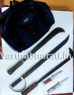 ಮಂಗಳೂರು : ಕೊಲೆಗೆ ಸಂಚು - ಐವರ ಬಂಧನ  , ಮಾರಕಾಸ್ತ್ರಗಳು ವಶಕ್ಕೆ