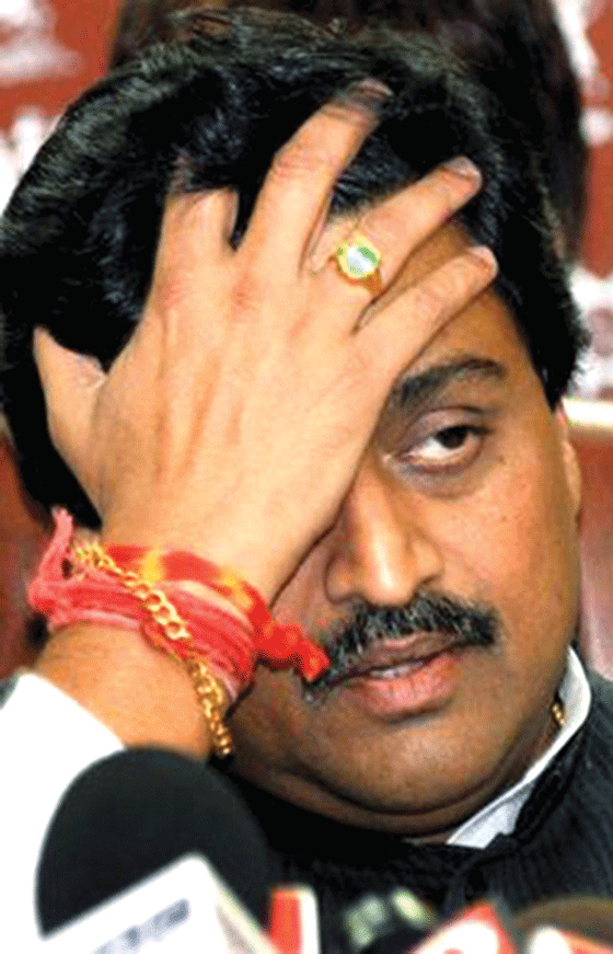 ಬಹುಕೋಟಿ ರೂ. ಆದರ್ಶ ಹಗರಣ: ಚವಾಣ್ ವಿರುದ್ಧ ಕಾನೂನು ಕ್ರಮಕ್ಕೆ ರಾಜ್ಯಪಾಲರ ಅನುಮತಿ