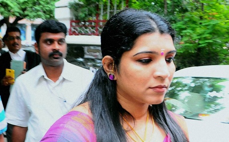 ಕೇರಳ ಸೌರಫಲಕ ಹಗರಣ : ಪ್ರಧಾನ ಆರೋಪಿಯಿಂದ ನ್ಯಾಯಾಂಗ ಆಯೋಗಕ್ಕೆ ಲೈಂಗಿಕ ದೌರ್ಜನ್ಯ ಸಾಕ್ಷ ಹಸ್ತಾಂತರ