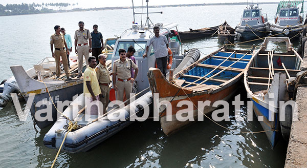 ಕಾಸರಗೋಡು : ಅಕ್ರಮ ಮರಳುಗಾರಿಕೆ, ಹತ್ತು ದೋಣಿಗಳ ವಶ