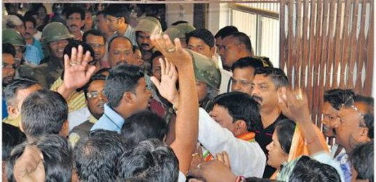 ಬಾಲಕಾರ್ಮಿಕನ ಅಸಹಜ ಸಾವು: ಪೊಲೀಸ್ ಠಾಣೆಮುಂದೆ ಊರವರ ನೇತೃತ್ವದಲ್ಲಿ ಪ್ರತಿಭಟನೆ