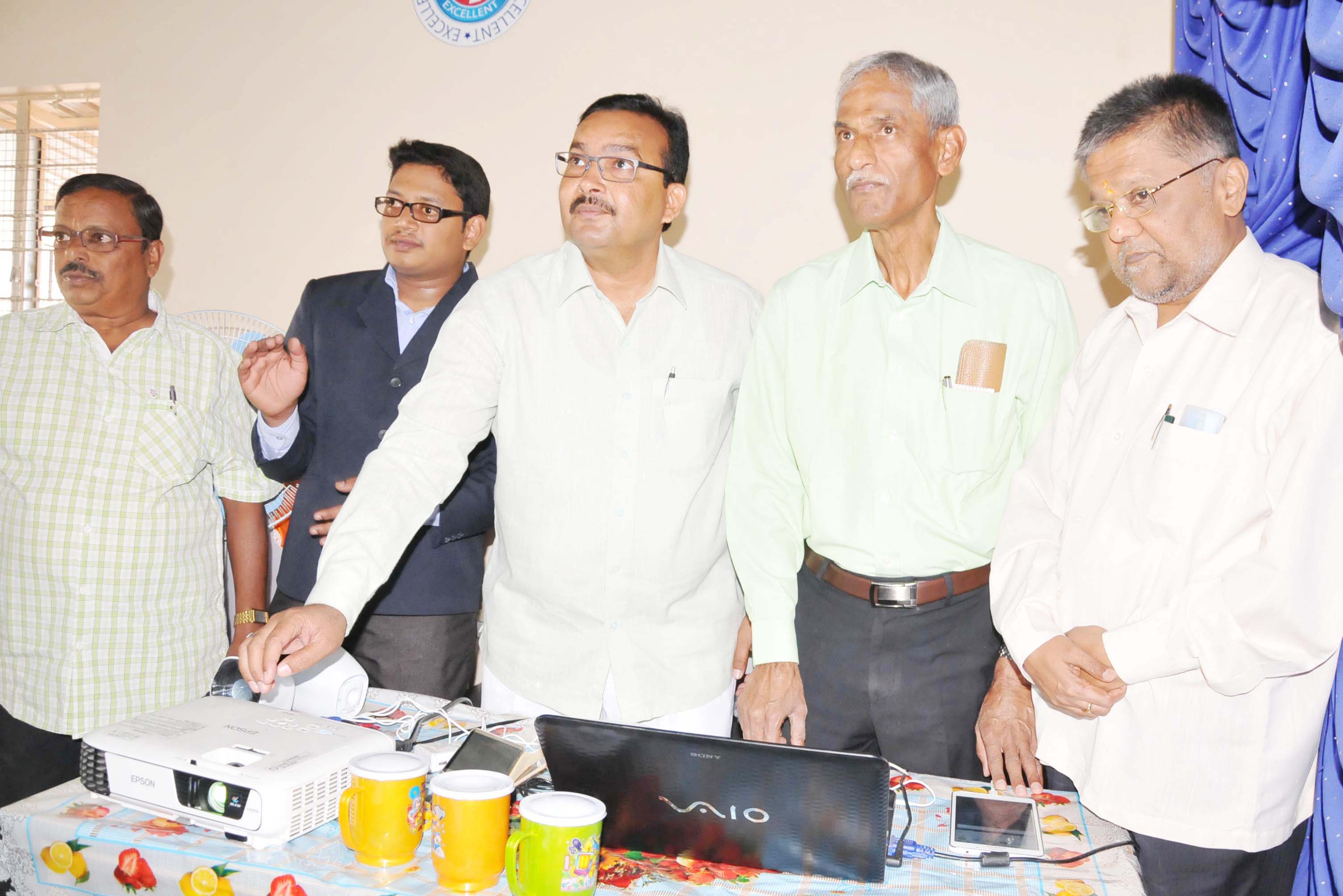 ತುಮಕೂರು: ಸ್ಪರ್ಧಾತ್ಮಕ ಪರೀಕ್ಷೆಗಳ ವೆಬ್‌ಸೈಟ್ ಮತ್ತು ಆಂಡ್ರಾಯ್ಡ್ ಅಪ್ಲಿಕೇಶನ್ ಬಿಡುಗಡೆ