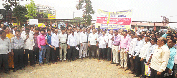 ಬೇಡಿಕೆ ಈಡೇರಿಕೆಗೆ ಆಗ್ರಹಿಸಿ ಟೈಲರ್‌ಗಳ ಧರಣಿ
