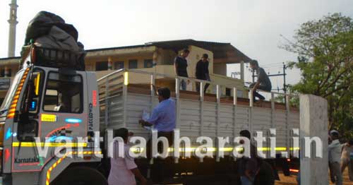 ಉಪ್ಪಿನಂಗಡಿ: ಲಂಚ ನೀಡದಕ್ಕೆ ಲಾರಿ ಚಾಲಕರಿಗೆ ಕಿರುಕುಳ ಆರೋಪ ವಾಣಿಜ್ಯ ತೆರಿಗೆ ಇಲಾಖೆಯ ವಿರುದ್ಧ ಸಾರ್ವಜನಿಕರ ಆಕ್ರೋಶ