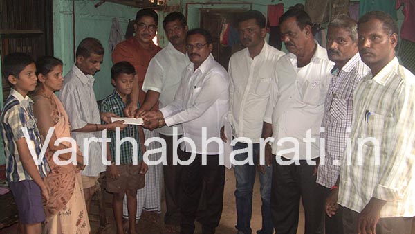 ಸಂತ್ರಸ್ತರಿಗೆ ಸಹಾಧನ ನೀಡಿದ ಭಟ್ಕಳ ಸಾಲಗಾರರ ಕ್ಷೇಮಾಭಿವೃದ್ದಿ ಸಂಘ