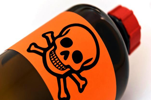 ಬಡತನದಿಂದ ನೊಂದು ಐದುವರ್ಷದ ಪುತ್ರಿಗೆ ವಿಷವುಣಿಸಿ ಆತ್ಮಹತ್ಯೆ ಮಾಡಿಕೊಂಡ ತಾಯಿ!