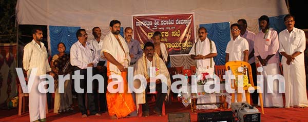 ಸುಳ್ಯ: ನಾಗಪಟ್ಟಣ ದೇವಾಲಯದ ಆವರಣ ಗೋಡೆಗೆ ಅನುದಾನ, ಸಮ್ಮಾನ