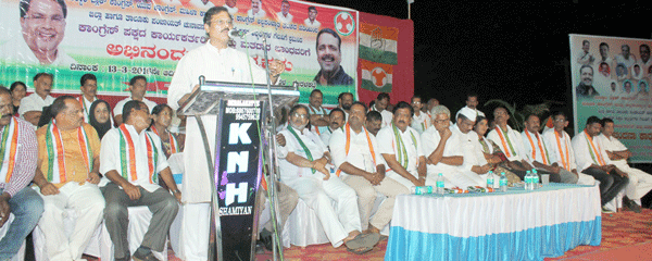 ಕಾಂಗ್ರೆಸ್ ಕಾರ್ಯಕರ್ತರಿಗೆ ಅಭಿನಂದನೆ ಕಾರ್ಯಕ್ರಮ