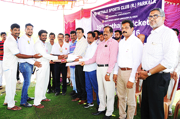 ಮಂಗಳೂರು ವಲಯ ಮಟ್ಟದ ಕ್ರಿಕೆಟ್: ನೇತಾಜಿ ತಂಡಕ್ಕೆ ಪ್ರಶಸ್ತಿ