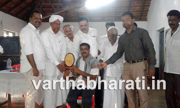 ಉಳ್ಳಾಲ : ಅಲ್-ಅಮೀನ್ ಫ್ರೆಂಡ್ಸ್ ಕೈರಂಗಳ ಇದರ ವತಿಯಿಂದ ತಾ.ಪಂ ಸದಸ್ಯ ಹೈದರ್ ಕೈರಂಗಳ ರಿಗೆ ಸನ್ಮಾನ