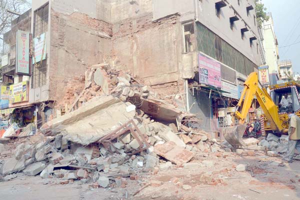 ಬಳೆಪೇಟೆಯ ಹಳೆ ಕಟ್ಟಡ ಕುಸಿತ