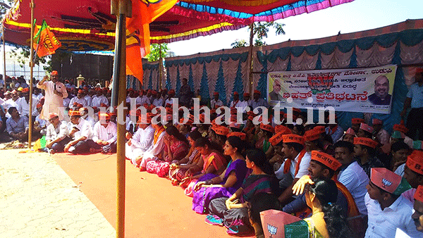ಉಡುಪಿ: ಮರುಳುನೀತಿ ಗೊಂದಲದ ವಿರುದ್ಧ ಬಿಜೆಪಿ ಹಿಂದುಳಿದ ವರ್ಗ ಮೋರ್ಚಾ ಪ್ರತಿಭಟನೆ