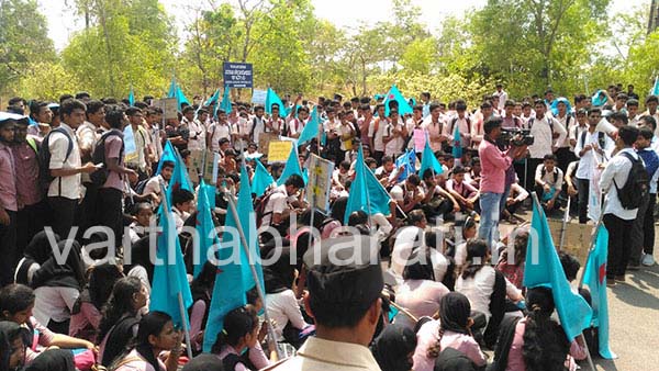 ವಿವಿಯಿಂದ ಪರೀಕ್ಷಾ ಫಲಿತಾಂಶಗೊಂದಲ: ಕ್ಯಾಂಪಸ್ ಫ್ರಂಟ್‌ನಿಂದ ಪ್ರತಿಭಟನೆ