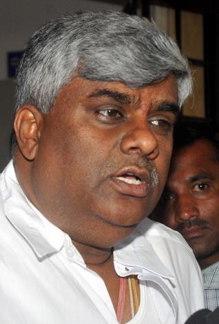 ಸಿ.ಎಂ.ವಾಚ್ ಚರ್ಚೆ ನಡೆಸುವ ವಸ್ತುವೇ ಅಲ್ಲ