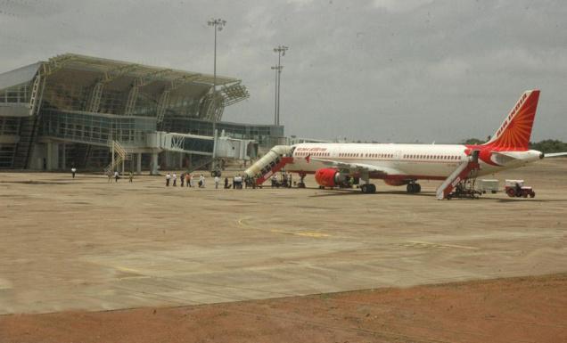 ಮಂಗಳೂರು ವಿಮಾನ ನಿಲ್ದಾಣದಲ್ಲಿ 1.57 ಕೋಟಿ ವೌಲ್ಯದ 5.5 ಕೆ.ಜಿ ಚಿನ್ನ ಮತ್ತು 4ಲಕ್ಷ ರೂ ವೌಲ್ಯದ ವಿದೇಶಿ ಸಿಗರೇಟ್‌ ವಶ