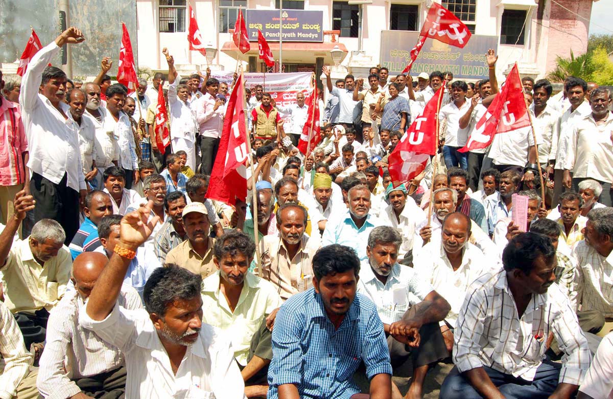 ತುಮಕೂರು: ಗ್ರಾಪಂ ನೌಕರರಿಂದ ಧರಣಿ, ಕನಿಷ್ಠ ವೇತನಕ್ಕೆ ಒತ್ತಾಯ