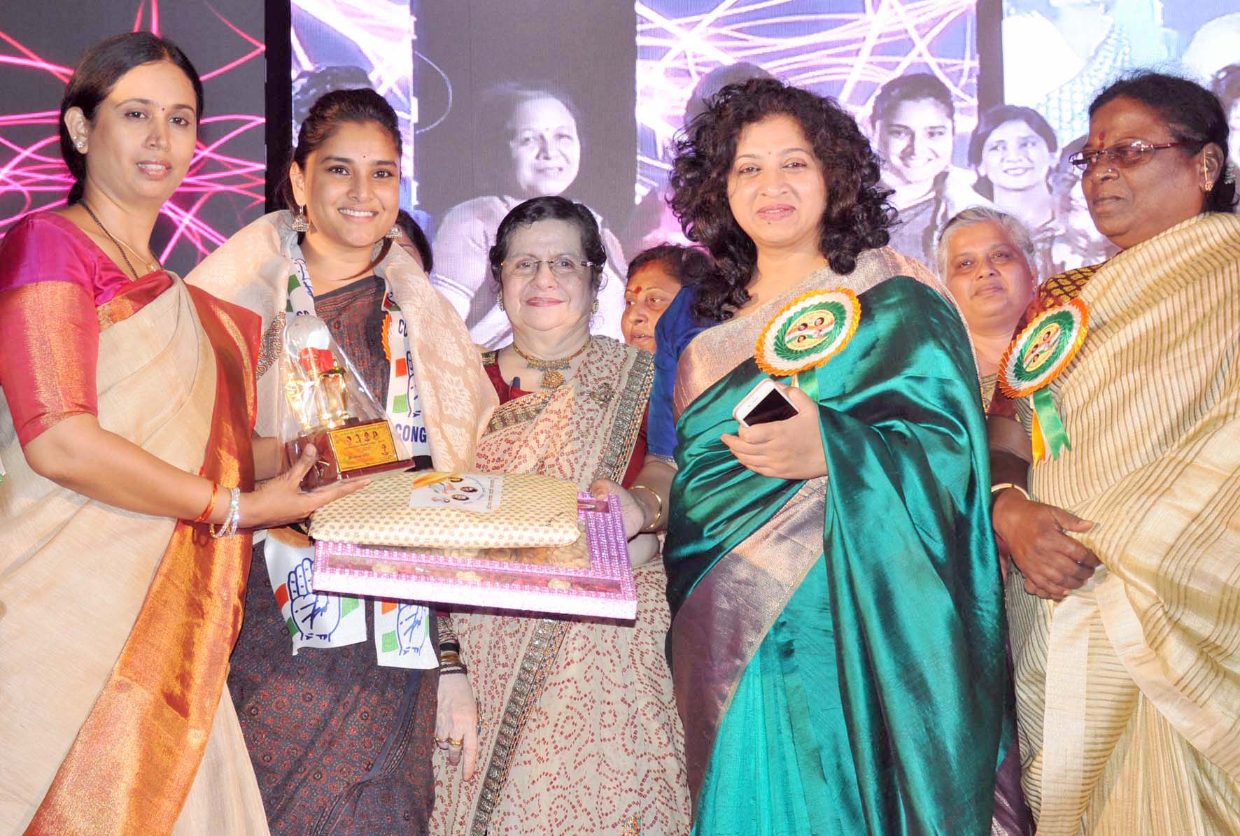 ಮಹಿಳೆಯರು ರಾಜಕೀಯವಾಗಿ ಬೆಳೆಯುವುದು ಕಷ್ಟ: ರಮ್ಯಾ