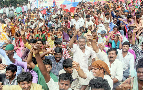 ವಿವಿಧ ಬೇಡಿಕೆಗಳಿಗೆ ಒತ್ತಾಯಿಸಿ ಸ್ಲಂ ನಿವಾಸಿಗಳಿಂದ ಧರಣಿ