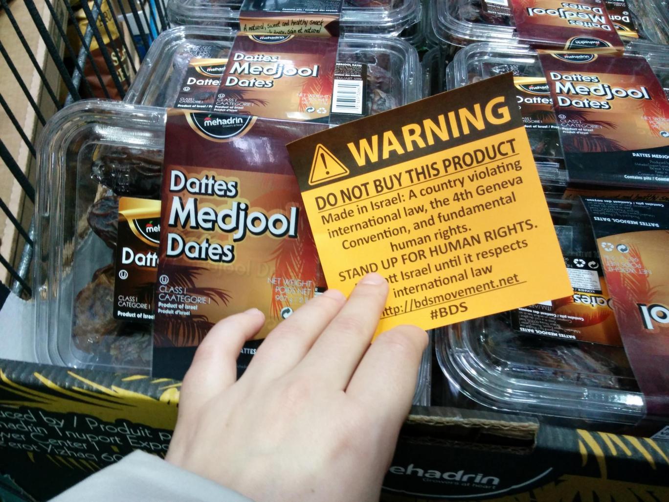 ಕೆನಡಾ ಅಂಗಡಿಗಳಲ್ಲಿ ಇಸ್ರೇಲ್ ಉತ್ಪನ್ನ ಬಹಿಷ್ಕರಿಸಲು ಕರೆ ನೀಡುವ ಸ್ಟಿಕ್ಕರ್‌ಗಳು