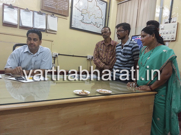 ಬೆಳ್ತಂಗಡಿ:ಮಲೆಕುಡಿಯ ಕುಟುಂಬಗಳಿಗೆ ಜಮೀನಿನ ಹಕ್ಕು ಪತ್ರ ನೀಡದಿರುವ ಬಗ್ಗೆ ಜಿಲ್ಲಾಧಿಕಾರಿಯಿಂದ ತಹಶೀಲ್ದಾರರಿಗೆ ತರಾಟೆ