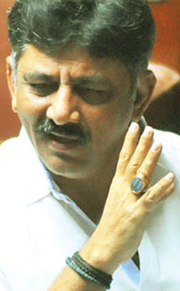 ವಿದ್ಯುತ್ ಸಮಸ್ಯೆಗೆ ಅಧಿಕಾರಿಗಳೇ ಹೊಣೆ: ಡಿಕೆಶಿ