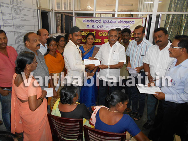 ಮೂಡುಬಿದಿರೆ : ಪುರಸಭೆಯಿಂದ ಅಡುಗೆ ಅನಿಲ ಸ್ಟೌವ್ ವಿತರಣೆ