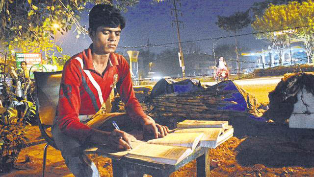 ಬೀದಿ ದೀಪದಡಿಯಲ್ಲಿ ಐಎಎಸ್ ಕನಸು