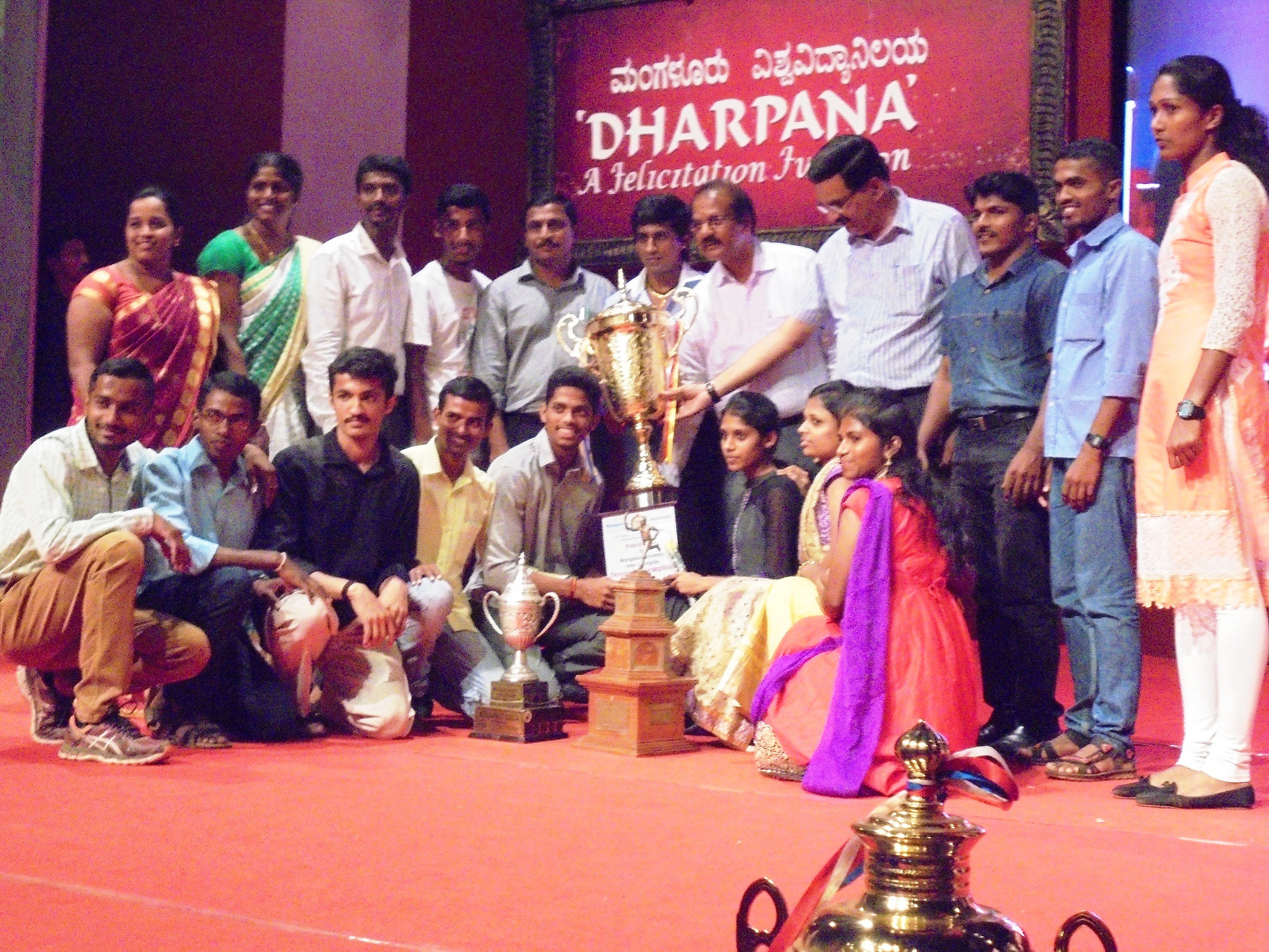 ‘ದರ್ಪಣ-2016’: ಆಳ್ವಾಸ್ ಕಾಲೇಜಿಗೆ ಸಮಗ್ರ ಪ್ರಶಸ್ತಿ