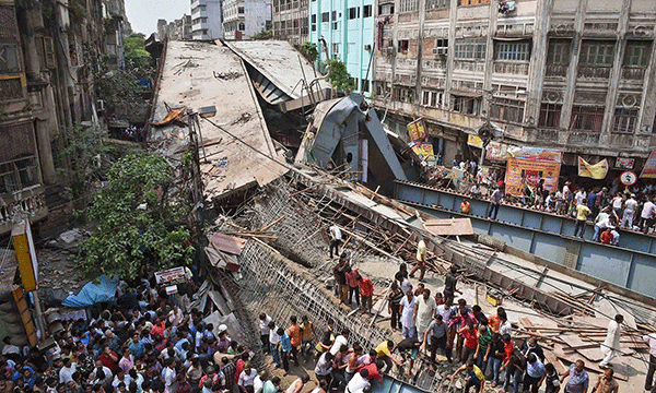 ಕೋಲ್ಕತಾ: ಫ್ಲೈಓವರ್ ಕುಸಿದು 18 ಸಾವು