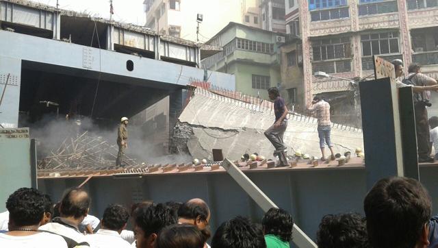 ಕೋಲ್ಕತಾ:ನಿರ್ಮಾಣ ಹಂತದ ಫ್ಲೈಓವರ್ ಕುಸಿದು ಬಿದ್ದು 18 ಜನರ ಸಾವು