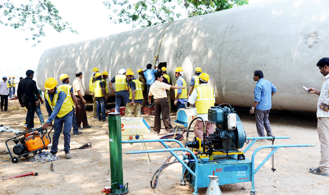 ಹಳಿ ತಪ್ಪಿದ ರೈಲು: ಪ್ರಯಾಣಿಕರ ರಕ್ಷಣೆ