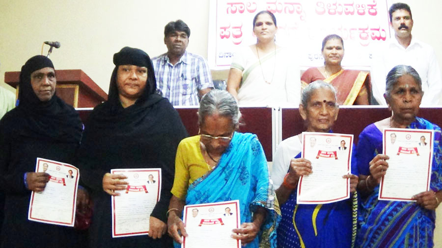 ಕಾರ್ಕಳ ಪುರಸಭೆಯಿಂದ ಸಾಲಮನ್ನಾ ತಿಳುವಳಿಕೆ ಪತ್ರ ವಿತರಣೆ