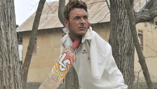 ಕೈಗಳಿಲ್ಲದಿದ್ದರೇನಂತೆ ಕಾಲುಗಳಿಲ್ಲವೇ? ಕಾಶ್ಮೀರದ ಸಾಹಸಿ ಕ್ರಿಕೆಟಿಗನ ಕಥೆಯಿದು