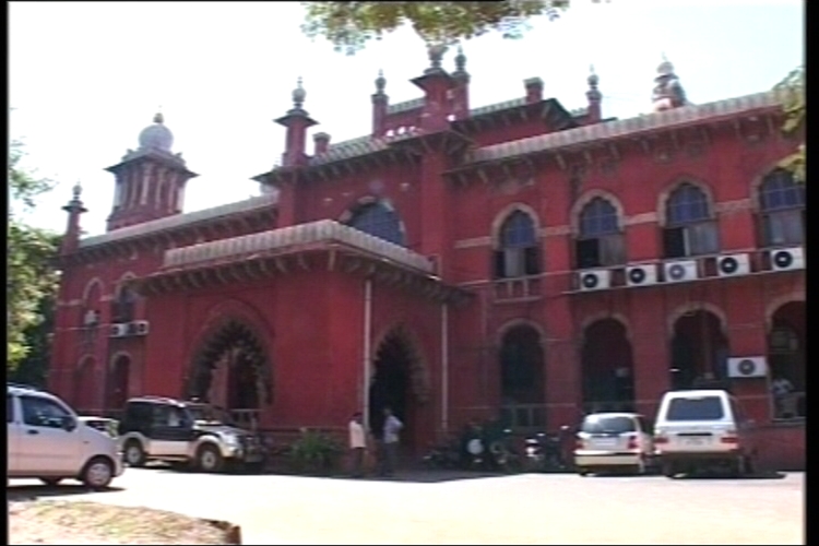 ಪುರುಷ-ಮಹಿಳೆ ಹಲವು ವರ್ಷಗಳಿಂದ ಒಟ್ಟಿಗಿರುವುದನ್ನು ಮ್ಯಾರೆಜ್‌ ಫ್ರೂಪ್‌ ಆಗಿ ಪರಿಗಣಿಸಬಹುದು: ಮದ್ರಾಸ್‌ ಹೈಕೋರ್ಟ್‌