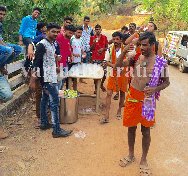 ಶ್ರೀ ಕ್ಷೇತ್ರ ಧರ್ಮಸ್ಥಳಕ್ಕೆ ಆಗಮಿಸುತ್ತಿರುವ ಭಕ್ತರಿಗೆ ಮುಸ್ಲಿಮರಿಂದ ಪಾನಕ