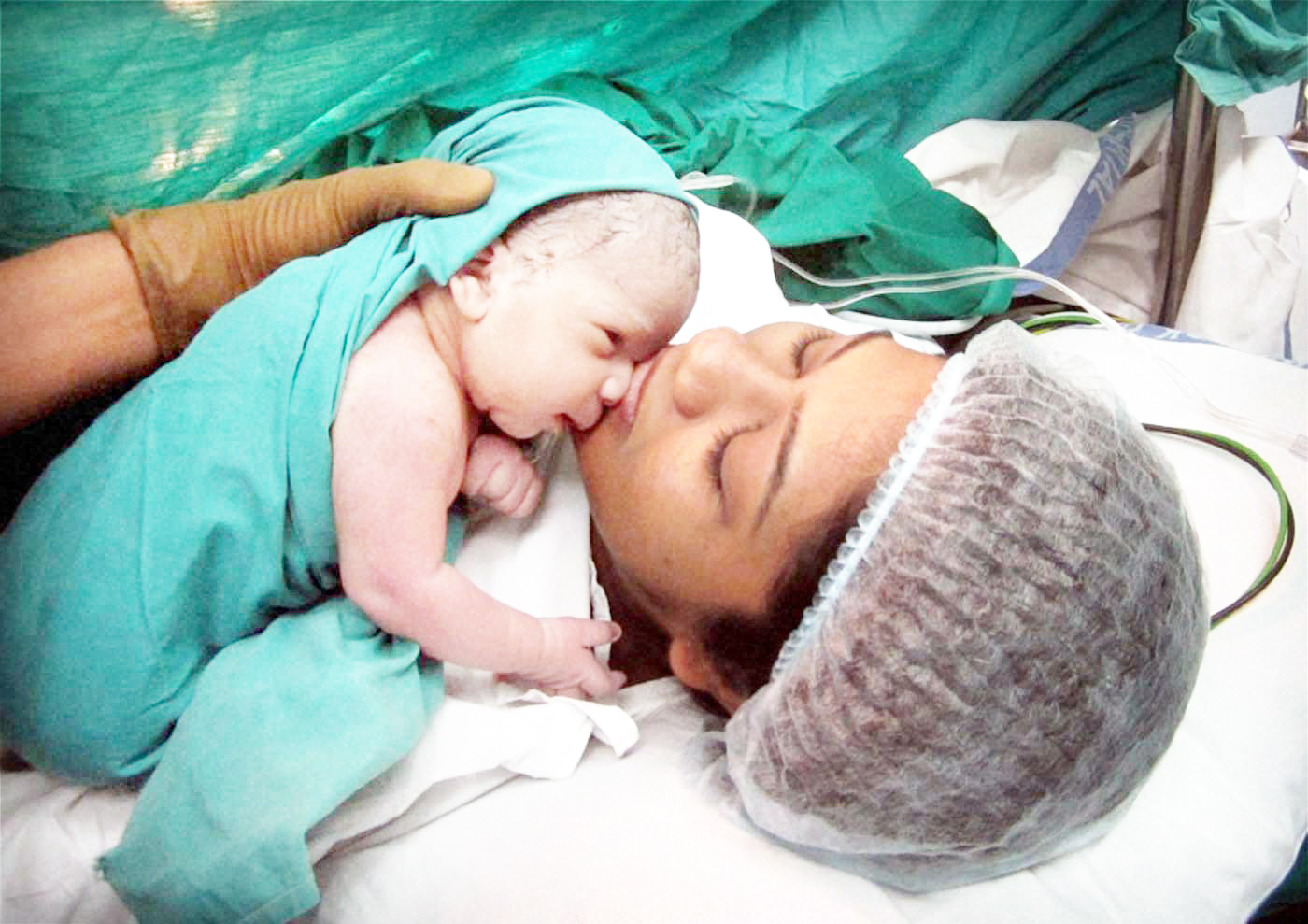 ಭಾರತದ ಮೊದಲ ಪ್ರಣಾಳ ಶಿಶು ಈಗ ಅಮ್ಮ ...!