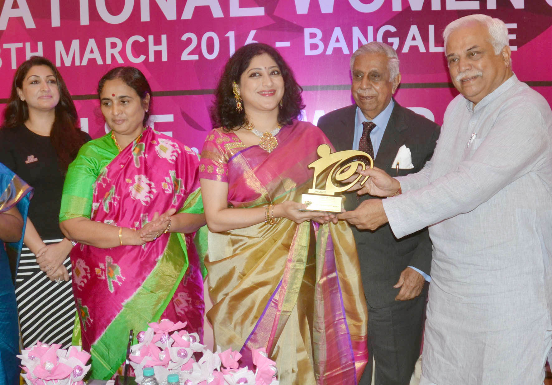 ಸ್ವಉದ್ಯೋಗಿ ಮಹಿಳೆಯರಿಗೆ ಬಡ್ಡಿರಹಿತ ಸಾಲ: ದೇಶಪಾಂಡೆ