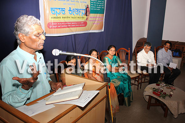 ಕನಕ ಕೀರ್ತನ ಗಾಯನ ಕಾರ್ಯಕ್ರಮ ಉದ್ಘಾಟನೆ: ಸುಸಂಸ್ಕ್ರತರಾಗಿ ಬದುಕಿನ ಸಾರ್ಥಕತೆಯನ್ನು ಕಂಡುಕೊಳ್ಳಬೇಕು: ಹುಸೇನ್ ಸಾಬ್