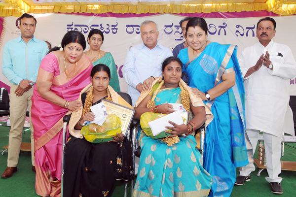 ಹುತಾತ್ಮ ಯೋಧರ ಕುಟುಂಬಗಳಿಗೆ ಉಚಿತ ಕೆಎಸ್ಸಾರ್ಟಿಸಿ ಬಸ್ ಪಾಸ್