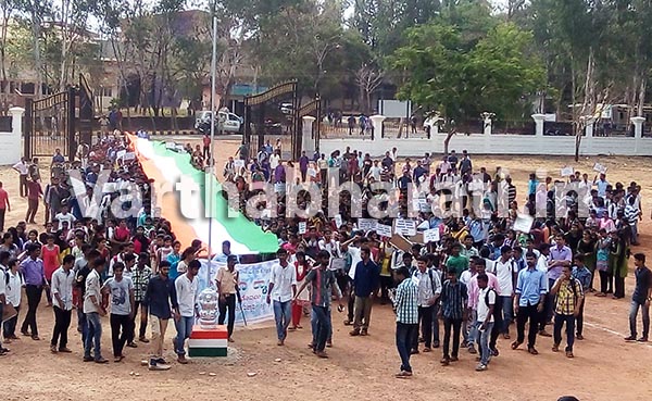 ಮಂಗಳೂರು: ವಿವಿ ವಿದ್ಯಾರ್ಥಿಗಳಿಂದ ಭಾರತದ ಏಕತೆ-ಅಖಂಡತೆಗಾಗಿ ತಿರಂಗಾ ರ್ಯಾಲಿ