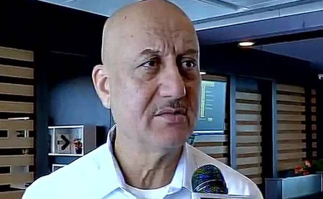 ಎನ್‌ಐಟಿ ವಿದ್ಯಾರ್ಥಿಗಳನ್ನು ಭೇಟಿಯಾಗಲು ಹೋಗುತ್ತಿದ್ದ ಅನುಪಮ್‌ಖೇರ್‌ರನ್ನು ಏರ್‌ಪೋರ್ಟ್‌ನಲ್ಲಿ ತಡೆದ ಪೊಲೀಸರು