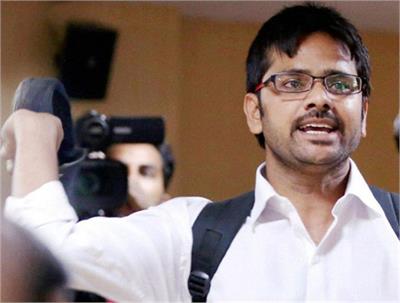 ನನ್ನ ಮಗ ಅಂಥವನಲ್ಲ, ಆಪ್ ಬೆಂಬಲಿಗ, ಇದೆಲ್ಲ ಬಿಜೆಪಿಯ ಸಂಚು : ಕೇಜ್ರಿವಾಲ್‌ರಿಗೆ ಶೂ ಎಸೆದ ಯುವಕನ ತಂದೆ