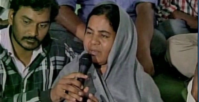 ಬೌದ್ಧ ಧರ್ಮಕ್ಕೆ ಮತಾಂತರಗೊಂಡ  ವೇಮುಲರ ತಾಯಿ