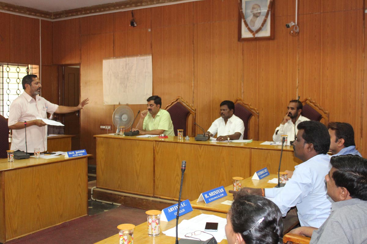 ಮೀಟರ್ ಅಳವಡಿಕೆ ಕಡ್ಡಾಯಗೊಳಿಸಿ: ಶ್ರೀನಿವಾಸ್